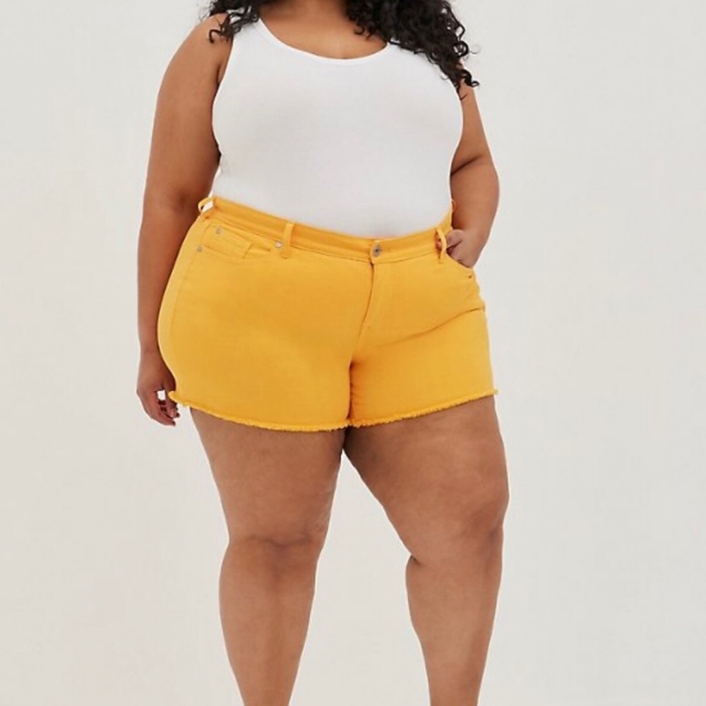 Torrid sz 30 5” Vintage Stretch Mid-Rise Short EUC